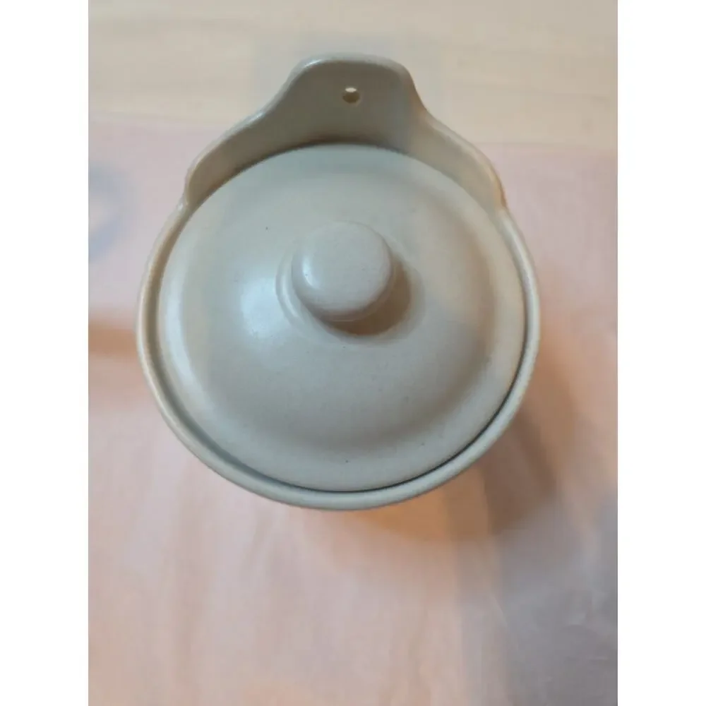 Pfaltzgraff Yorktowne Hanging Salt Box & Lid VTG Stoneware Crock Cellar 560Y